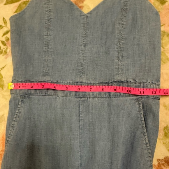 Alice + Olivia Linen Cristal Wide Leg Jumpsuit in Light Chambry - Picture 9 of 16